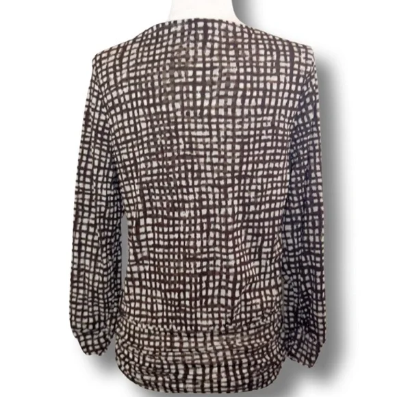 PENDLETON Turquoise and Silver
Embellishments V-neck Top - Picture 4 of 10